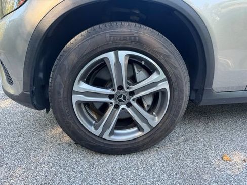 Used 2019 Mercedes-Benz GLC 300 4MATIC image 2