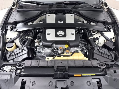 Used 2015 Nissan 370Z Touring RWD image 8