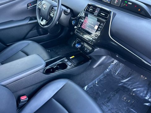 Used 2022 Toyota Prius L Eco image 13