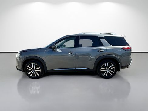 Used 2025 Nissan Pathfinder Platinum FWD image 2