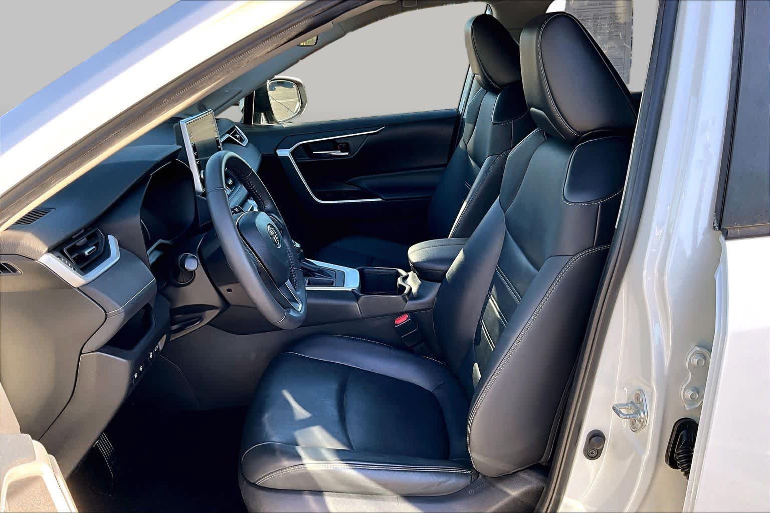 Used 2022 Toyota RAV4 XLE Premium FWD image 7
