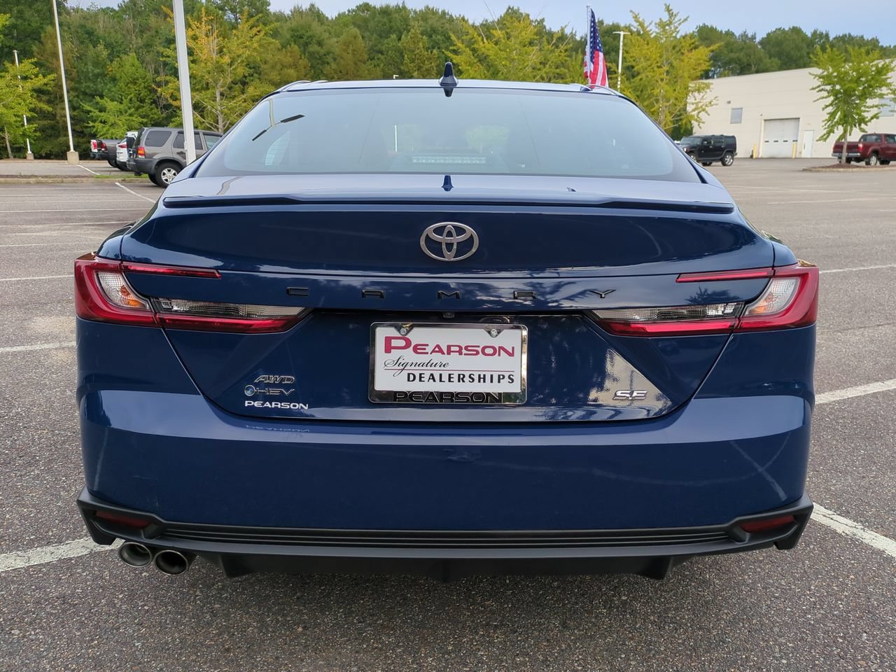 Used 2025 Toyota Camry SE AWD/4WD image 5