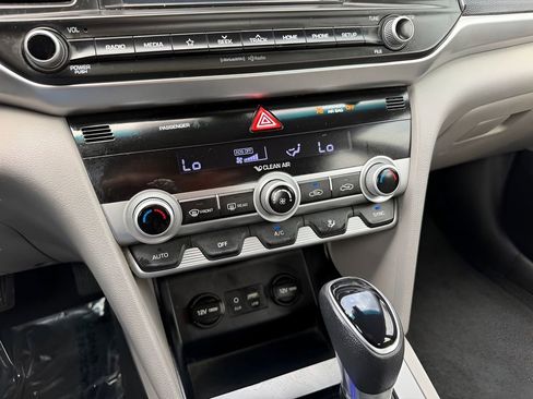Used 2020 Hyundai Elantra SEL FWD image 22