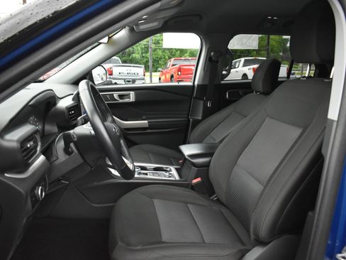 Used 2023 Ford Explorer XLT AWD/4WD image 15