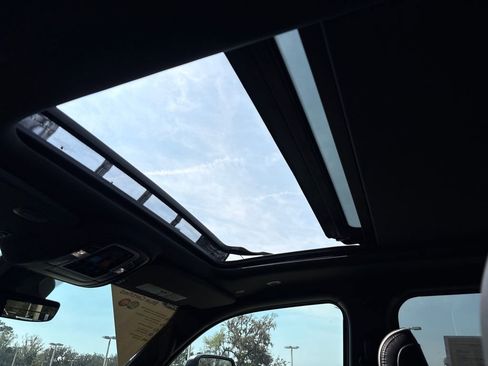 Used 2025 RAM 1500 Limited w/ Trailer Tow Group image 9