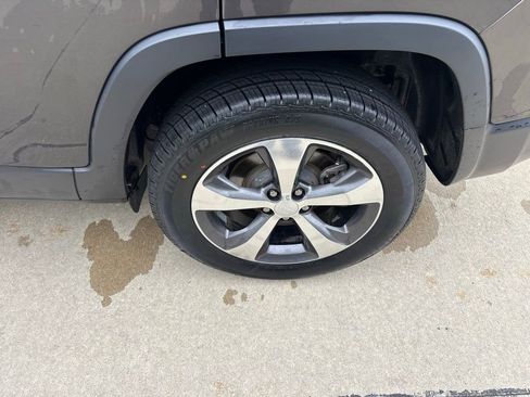 Used 2019 Jeep Cherokee Limited AWD/4WD image 50