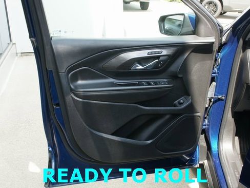 Used 2023 GMC Terrain SLT image 12