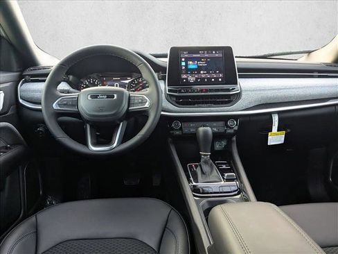 New 2026 Jeep Compass Latitude image 16