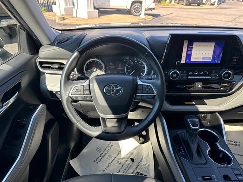 Used 2023 Toyota Highlander XLE FWD image 27