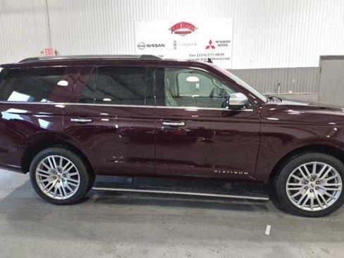 Used 2024 Ford Expedition Platinum AWD/4WD image 2