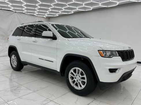 Used 2019 Jeep Grand Cherokee Laredo AWD/4WD image 7