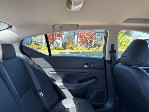 Used 2023 Nissan Altima 2.5 SL FWD image 14