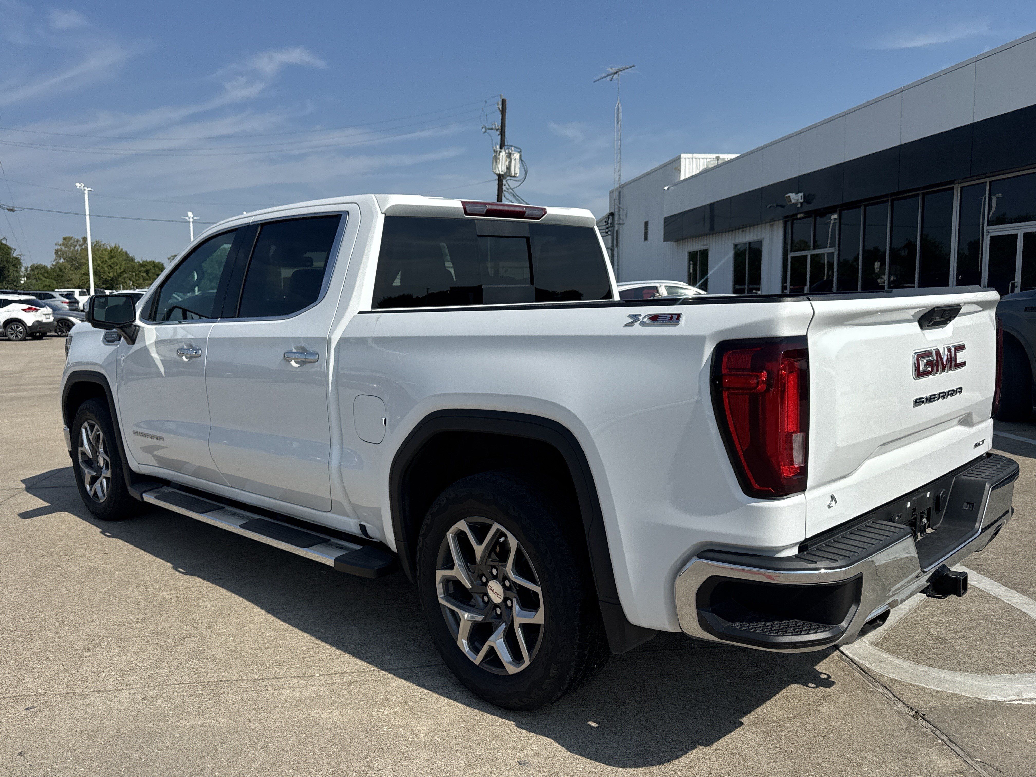 Used 2023 GMC Sierra 1500 SLT w/ SLT Premium Package AWD/4WD image 10