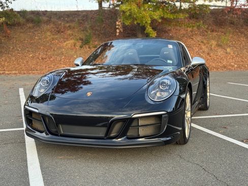 Used 2019 Porsche 911 image 3
