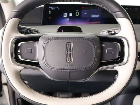 New 2026 Lincoln Navigator L Reserve AWD/4WD image 3