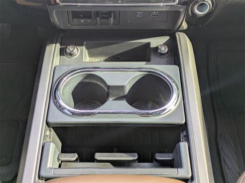 Used 2021 Nissan Titan Platinum Reserve image 19