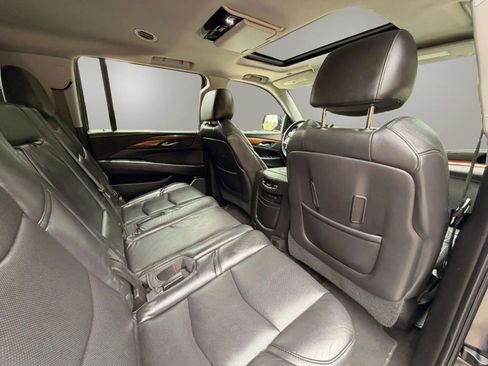 Used 2017 Cadillac Escalade ESV Premium Luxury RWD image 26
