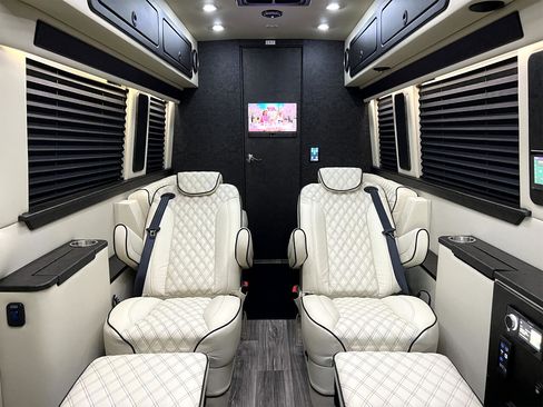 Used 2021 Mercedes-Benz Sprinter 3500 image 12