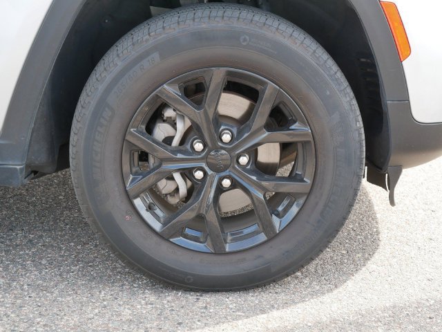 Used 2024 Jeep Grand Cherokee Altitude AWD/4WD image 9