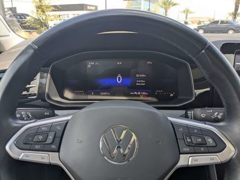 Used 2025 Volkswagen Jetta SE FWD image 28
