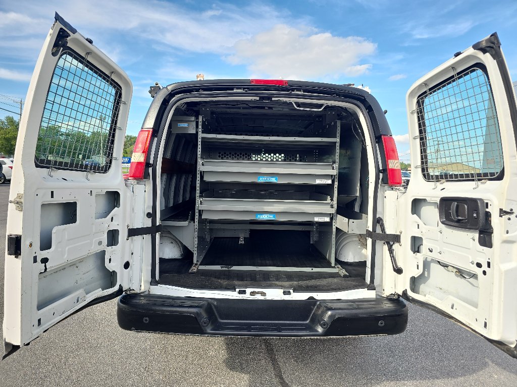 Used 2017 Chevrolet Express 2500 RWD image 9