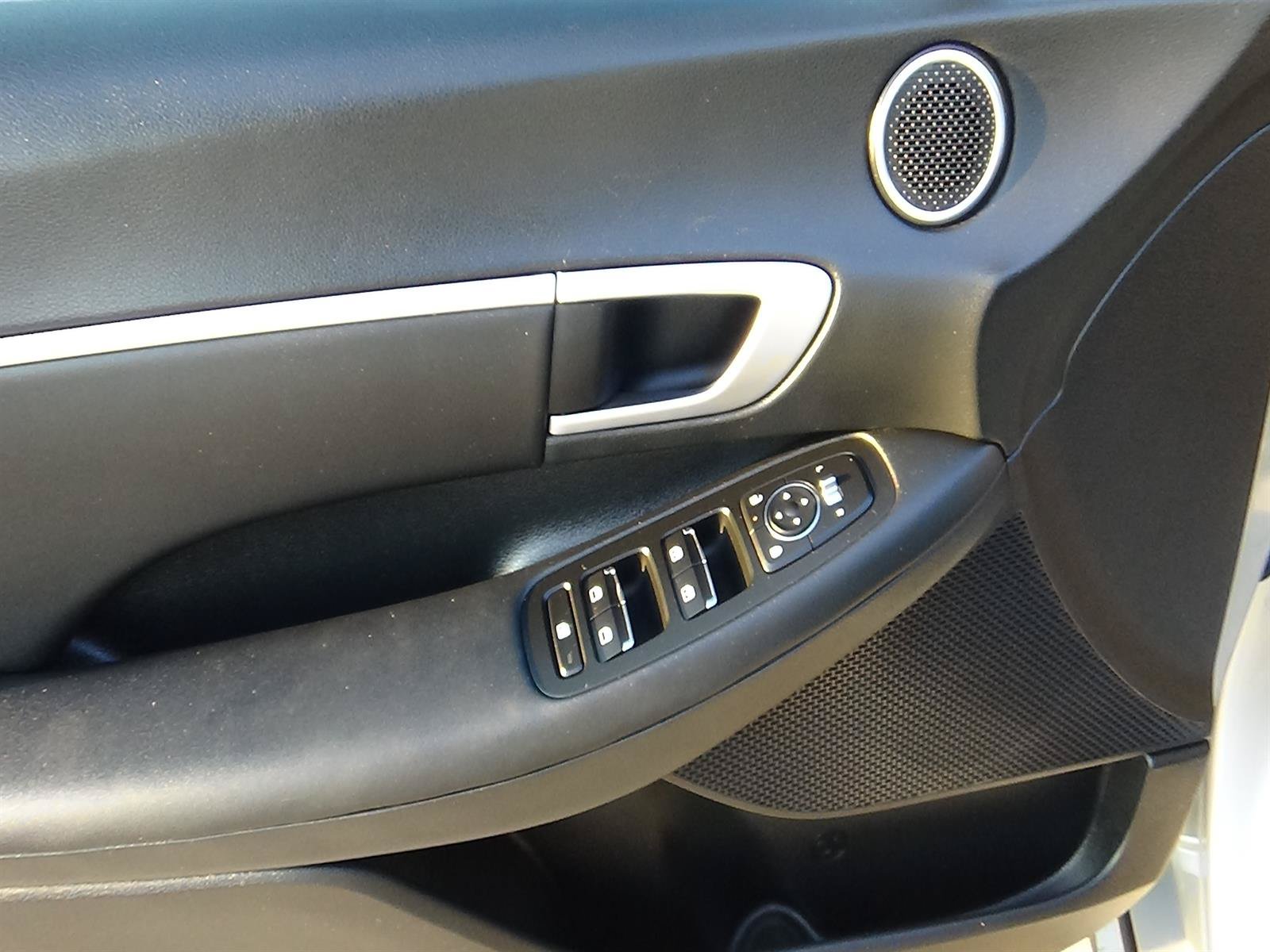 Used 2025 Hyundai Sonata SEL FWD image 13