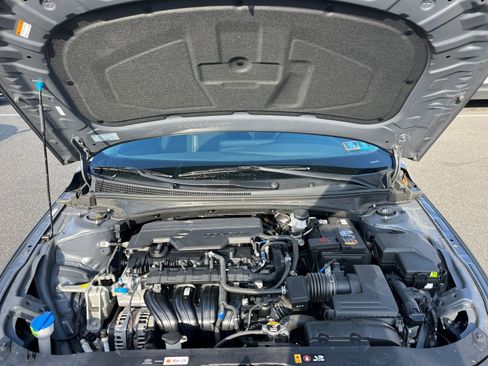 Used 2025 Hyundai Elantra SEL image 31