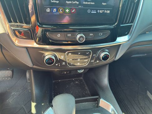 Used 2021 Chevrolet Traverse LT FWD image 18