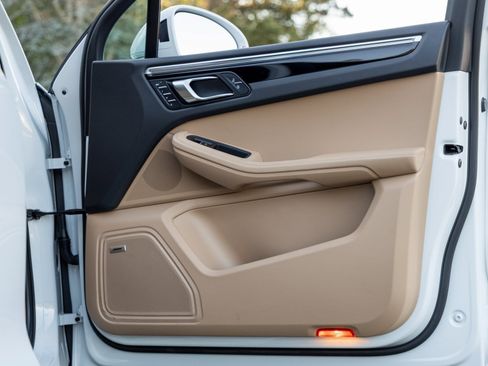 Certified 2023 Porsche Macan S image 48