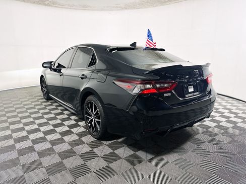 Used 2021 Toyota Camry SE w/ Convenience Package FWD image 5