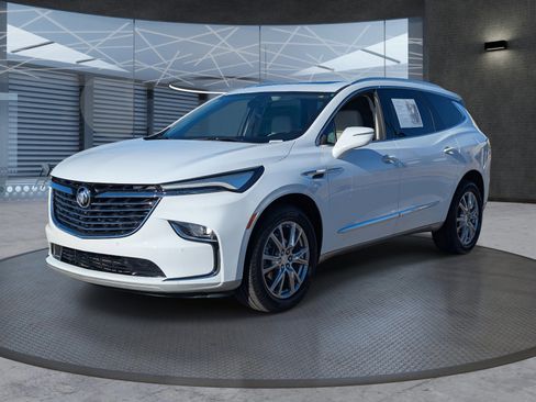 Used 2022 Buick Enclave Essence w/ Experience Buick Package image 2