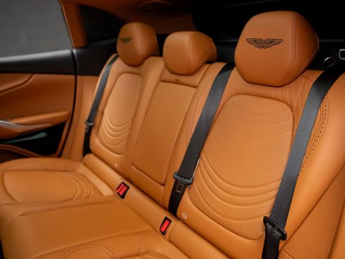 Used 2023 Aston Martin DBX image 63