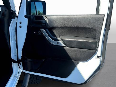 Used 2015 Jeep Wrangler Unlimited Sport image 17