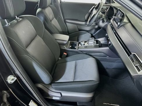 Used 2023 Mitsubishi Outlander ES AWD/4WD image 13