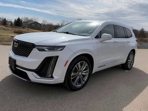 Used 2023 Cadillac XT6 Premium Luxury image 4