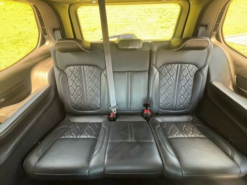 Used 2022 Jeep Grand Wagoneer Series III w/ Rear Seat Video Group 1 AWD/4WD image 22