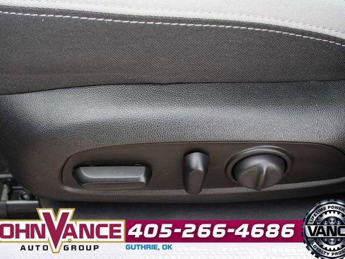 Used 2020 Chevrolet Equinox LT w/ Driver Convenience Package image 26