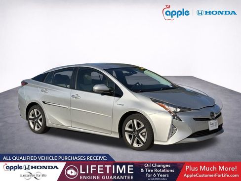 Used 2017 Toyota Prius Four FWD image 1