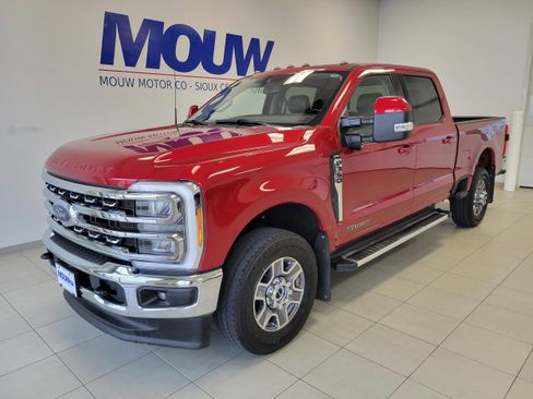 Used 2023 Ford F350 Lariat image 2