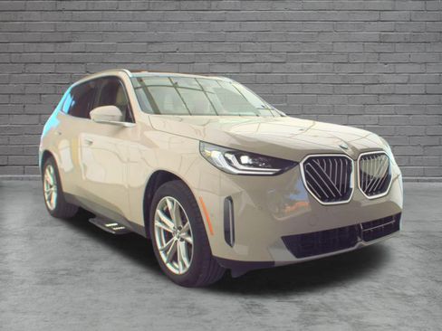 Used 2025 BMW X3 xDrive30i AWD/4WD image 3