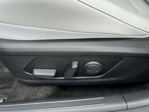 New 2025 Hyundai Elantra Limited image 22