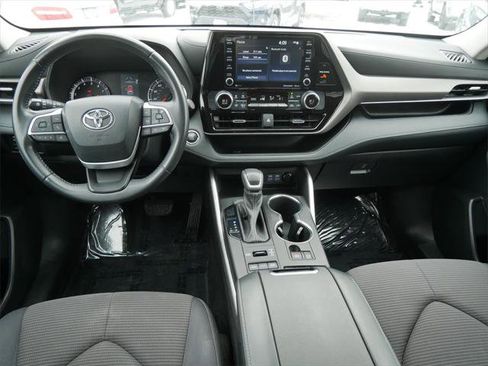 Certified 2022 Toyota Highlander LE image 13
