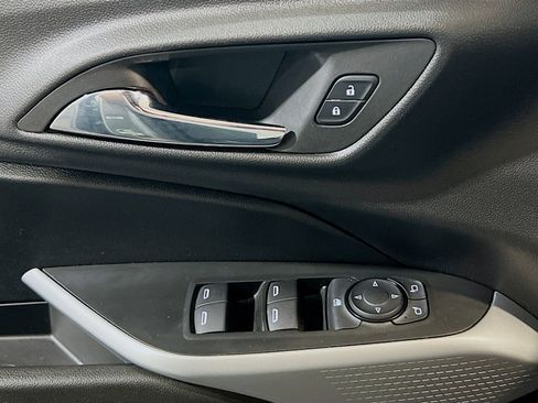 Used 2025 Chevrolet Trax LS FWD image 13