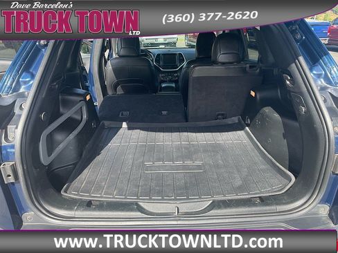 Used 2018 Jeep Cherokee Latitude Plus AWD/4WD image 12