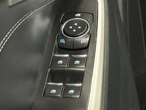 Used 2020 Ford Explorer XLT w/ Equipment Group 202A RWD image 27