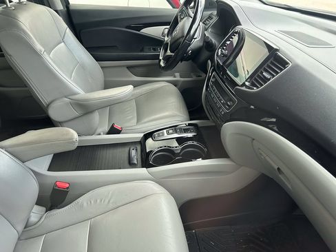Used 2020 Honda Pilot Touring image 9