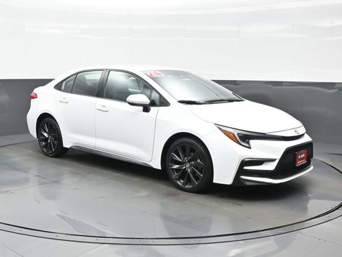 Used 2024 Toyota Corolla SE FWD image 8
