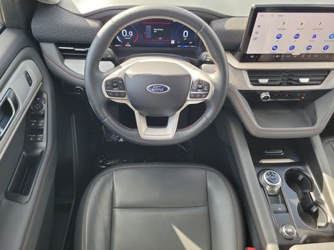 Used 2025 Ford Explorer Active w/ Active Comfort Package RWD image 19