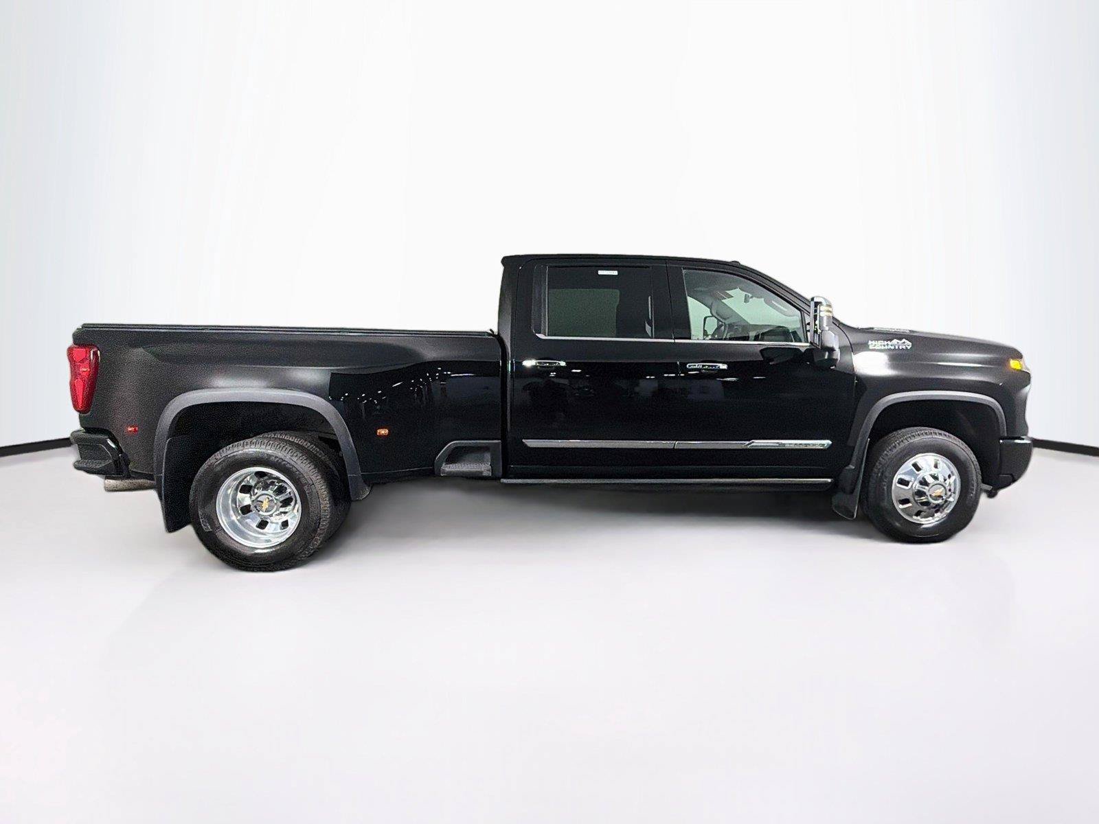 Used 2024 Chevrolet Silverado 3500 High Country w/ High Country Premium Package AWD/4WD image 12