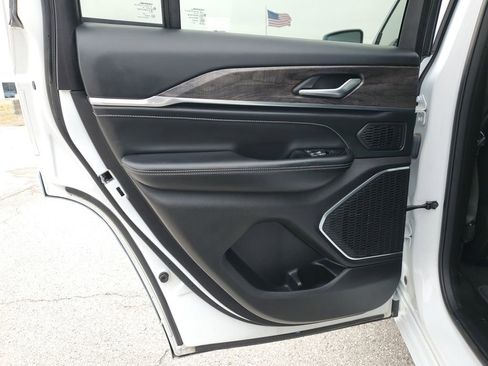 Used 2023 Jeep Grand Cherokee Overland image 17